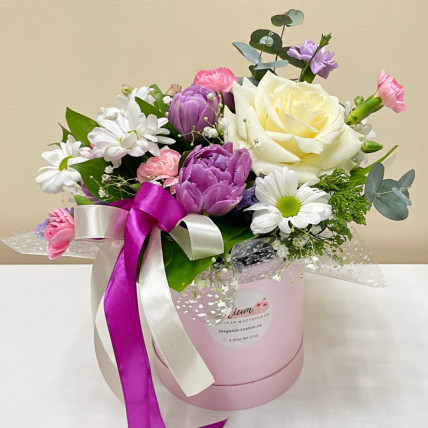 Коробка цветов  с белой розой 