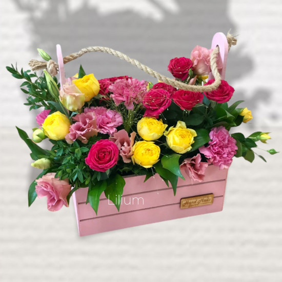 Купить Цветы в ящике  Праздничное настроение  с доставкой на дом в  Щёлково|Lilium