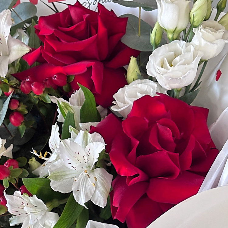 Букет "Мама поздравляю тебя" с розами Букет "Мама поздравляю тебя" с розами