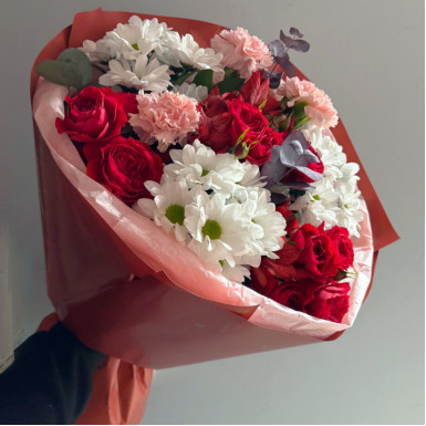 Букет "Шёпот любви" с кустовыми розами