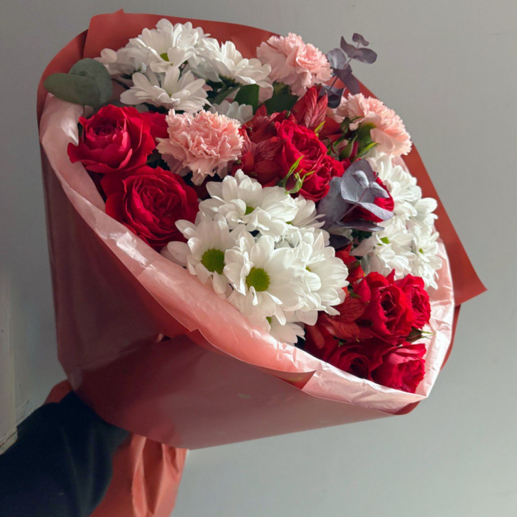 Букет "Шёпот любви" с кустовыми розами