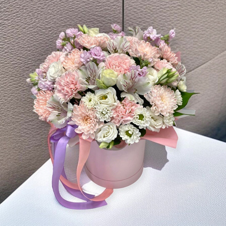 Цветы в коробке "Утренний свет" Цветы в коробке "Утренний свет"