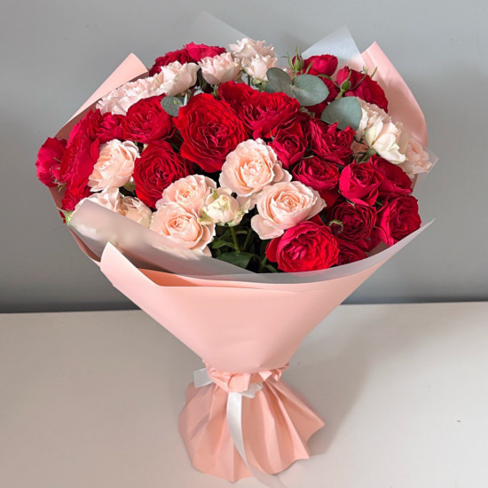 Букет из 11 кустовых роз Букет из 11 кустовых роз