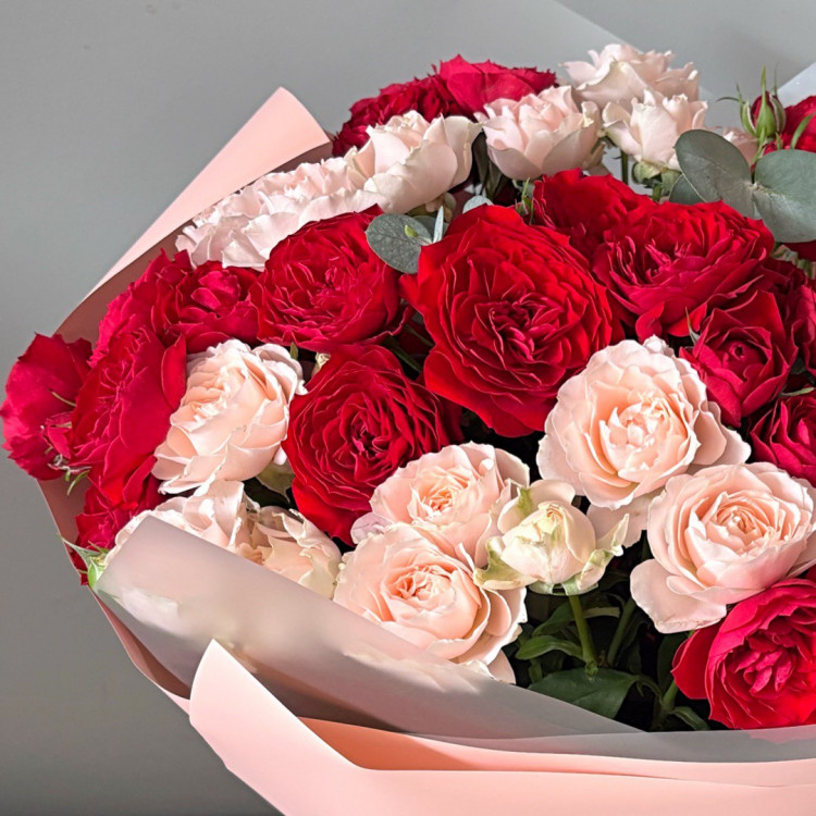 Букет из 11 кустовых роз Букет из 11 кустовых роз