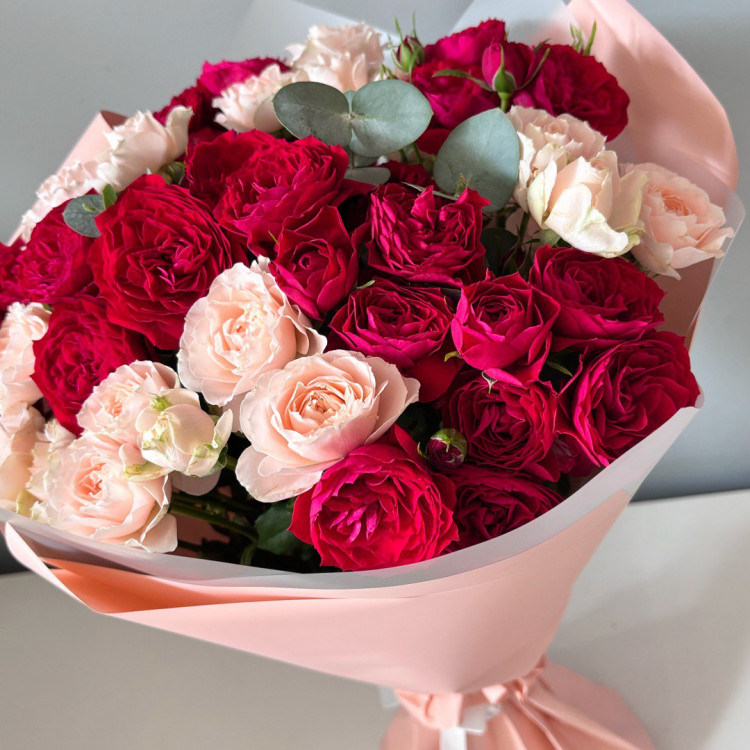 Букет из 11 кустовых роз Букет из 11 кустовых роз