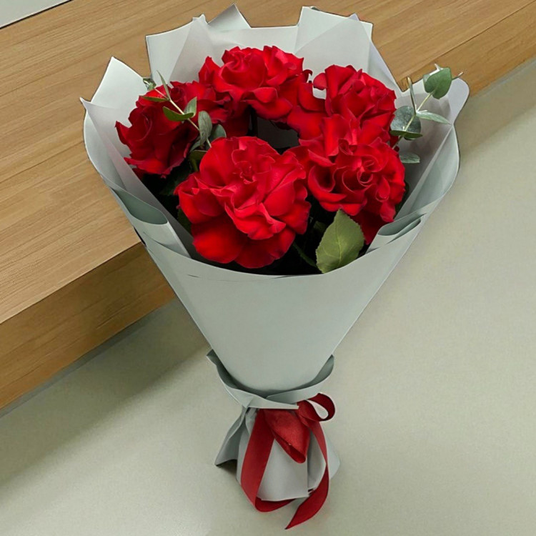 Букет из 5 французских роз Букет из 5 французских роз