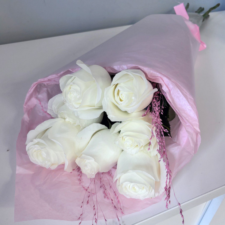 Букет из 7 белых роз