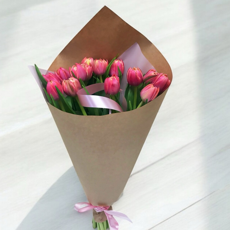 Букет из 19 тюльпанов пионовидных Букет из 19 тюльпанов пионовидных