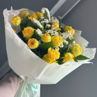 Букет "Солнечные бусы" из кустовой розы Букет "Солнечные бусы" из кустовой розы