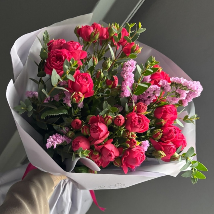 Букет из кустовых роз "Ягодки" 