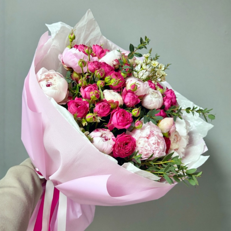 Букет из пионов и роз "Ты моя жизнь"