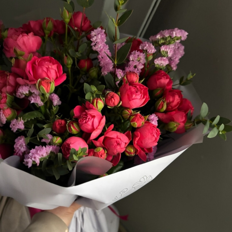 Букет из кустовых роз "Ягодки" 