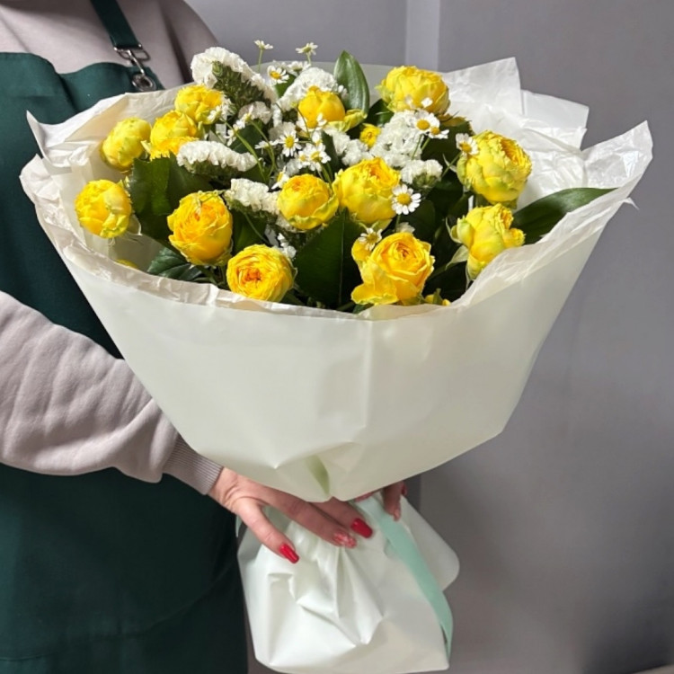 Букет "Солнечные бусы" из кустовой розы Букет "Солнечные бусы" из кустовой розы