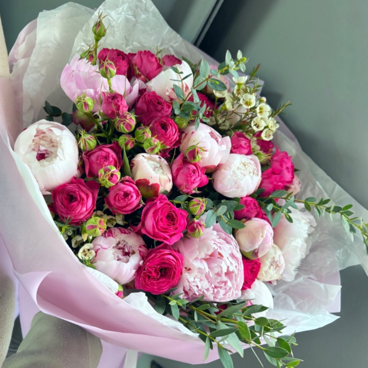 Букет из пионов и роз "Ты моя жизнь"