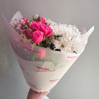  Недорогой букет для мамы с кустовой розой