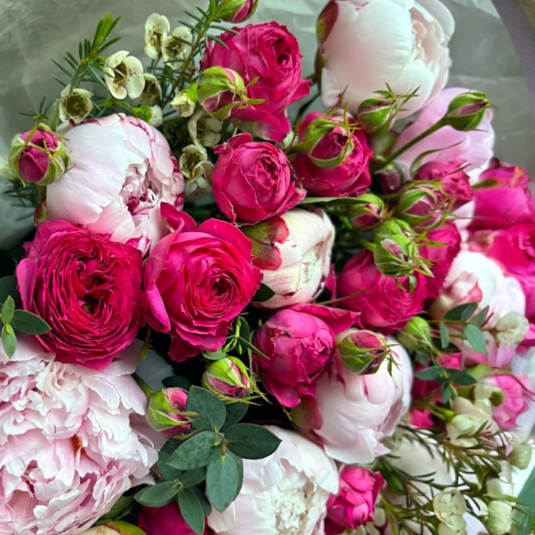 Букет из пионов и роз "Ты моя жизнь"