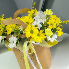 Цветы в сумочке "Жёлтое солнышко" из хризантем Цветы в сумочке "Жёлтое солнышко" из хризантем