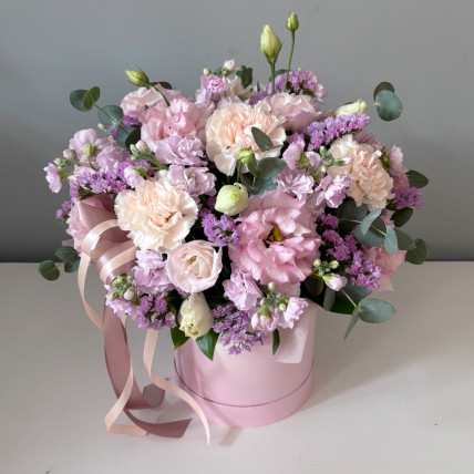 Коробка цветов "Утро Лондона" с эустомой и маттиолой