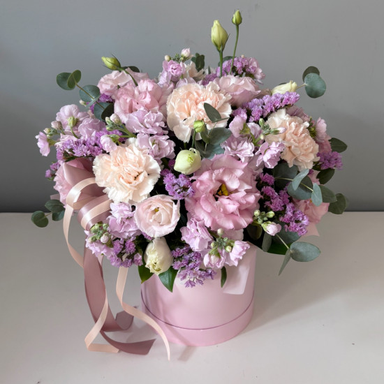 Коробка цветов "Утро Лондона" с эустомой и маттиолой