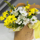 Цветы в сумочке "Жёлтое солнышко" из хризантем Цветы в сумочке "Жёлтое солнышко" из хризантем
