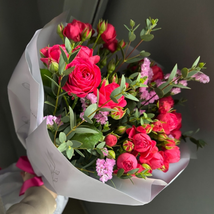 Букет из кустовых роз "Ягодки" 