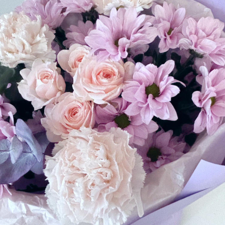 Букет "Пастель Ли" с хризантемой и розой Букет "Пастель Ли" с хризантемой и розой