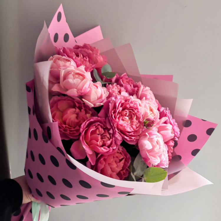 Букет из 7 пионовидных роз Букет из 7 пионовидных роз