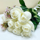 Букет из 9 белых роз с хамелацумом