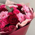 Букет "Тайна цвета" с красными розами Букет "Тайна цвета" с красными розами