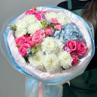 Букет "Озеро любви" с гортензией и кустовой розой