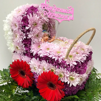 Детская коляска из цветов