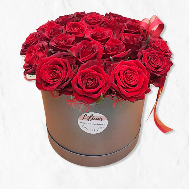 33 красные розы в коробке