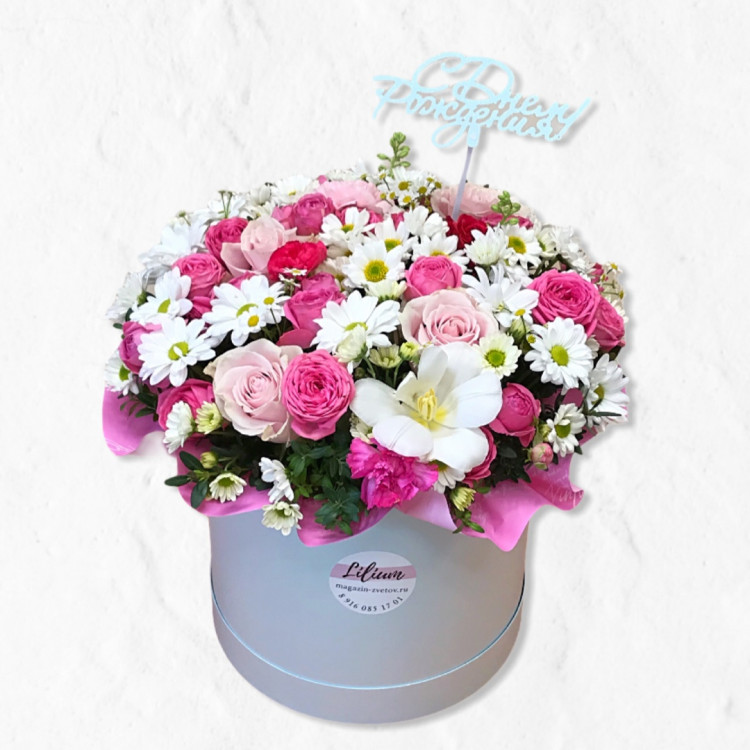 Коробка цветов " С днём рождения "