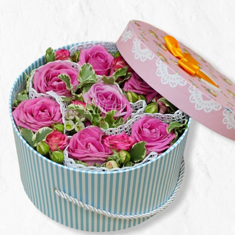 Букет цветов в подарочной коробочке