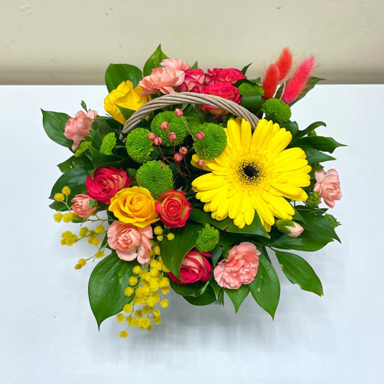 Красивая цветочная картинка жене – « с днём рождения, моё солнышко!»