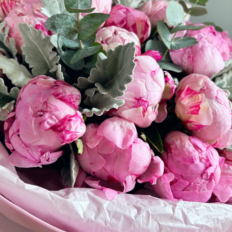 Букет из 25 пионов "Пионовая бомба"