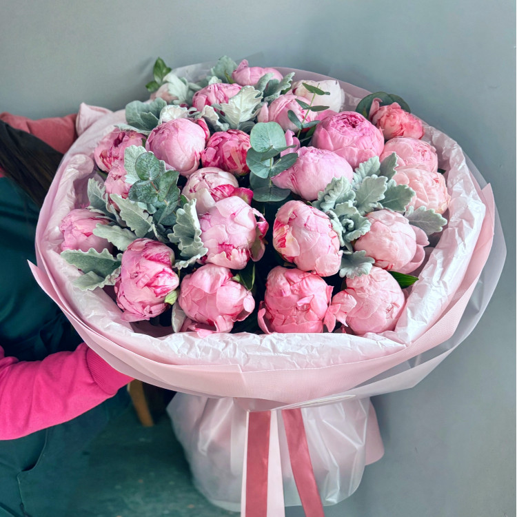 Букет из 25 пионов "Пионовая бомба"