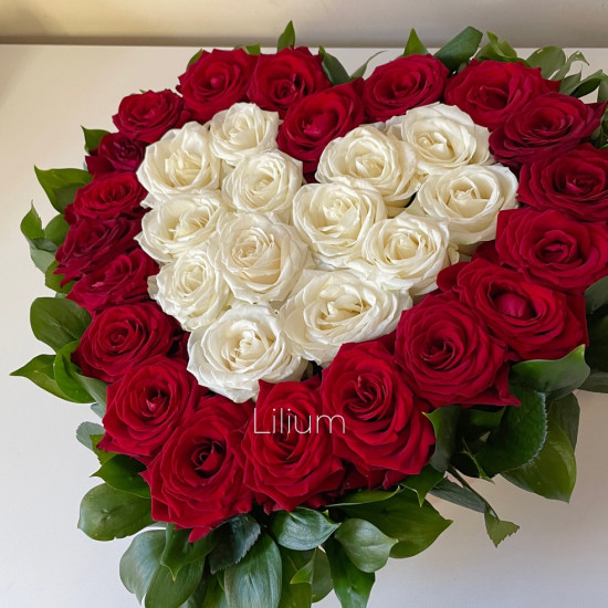 Сердце из роз заказать с доставкой в Москве | Букеты от StudioFlor