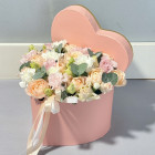 Сердечко "Нежность" из кустовых рох и эустомы Сердечко "Нежность" из кустовых рох и эустомы