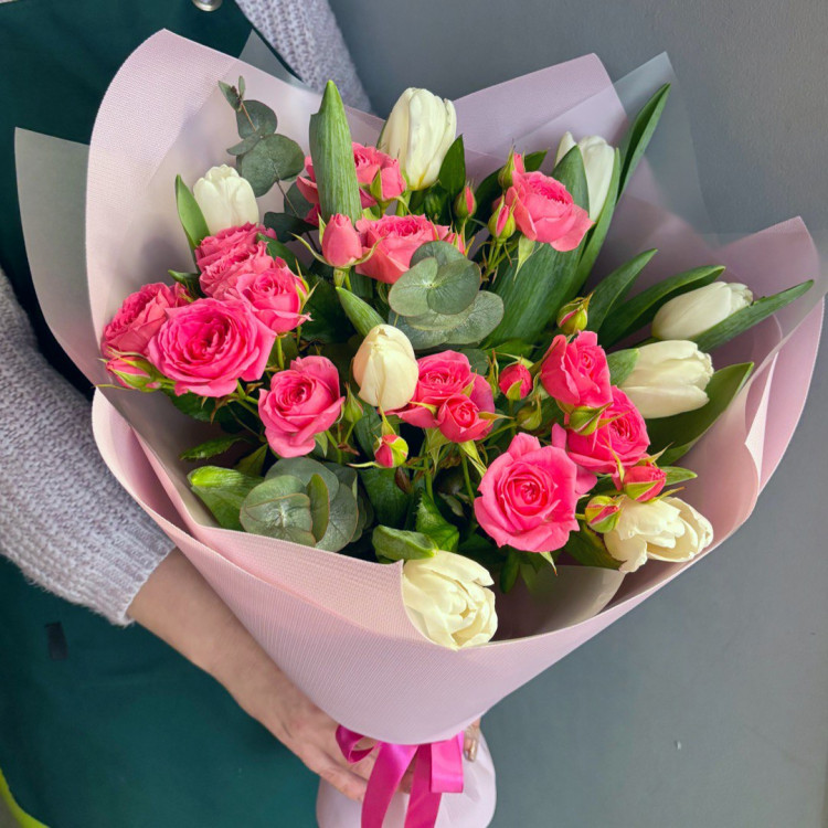 Букет "Варенье" с тюльпанами и розой Букет "Варенье" с тюльпанами и розой