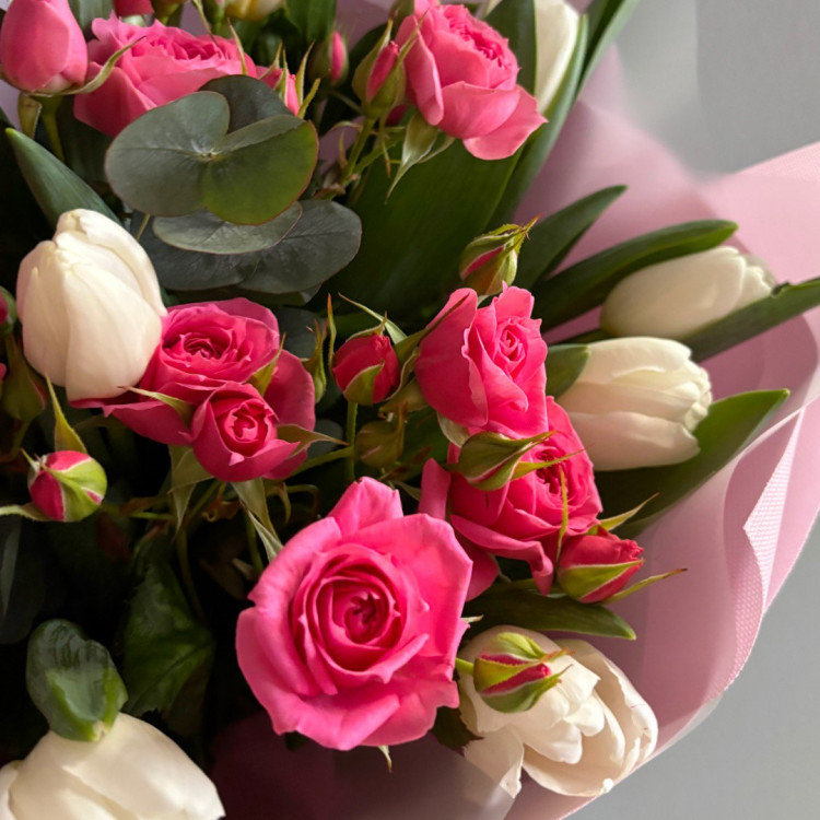 Букет "Варенье" с тюльпанами и розой Букет "Варенье" с тюльпанами и розой